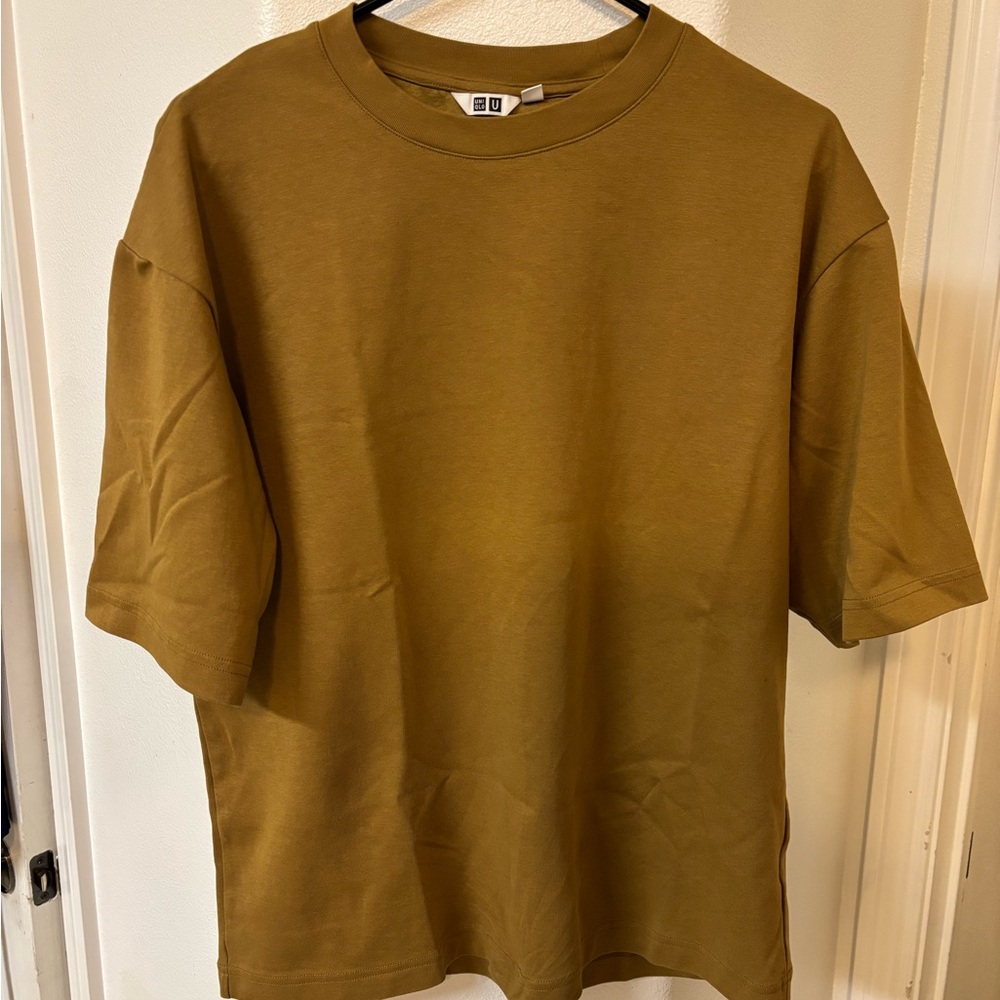 Uniqlo Men's Brown T-Shirt